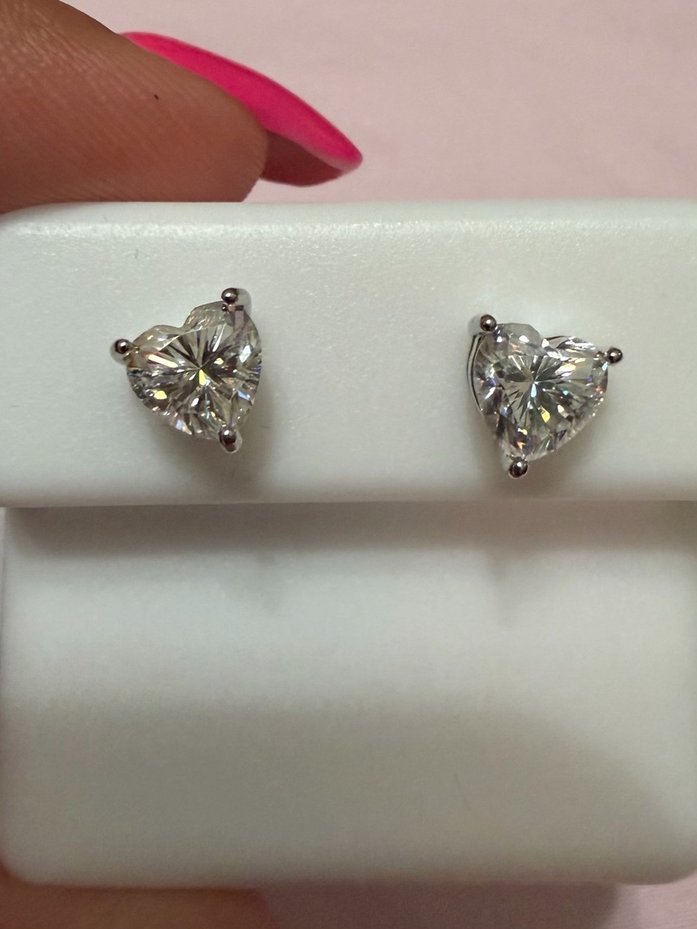 Heart-Shaped Moissanite Stud Earrings in 925